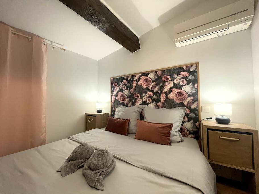 Charme Urbain Sous Les Toits-Terrasse/Clim/Parking Apartment Beziers Bagian luar foto