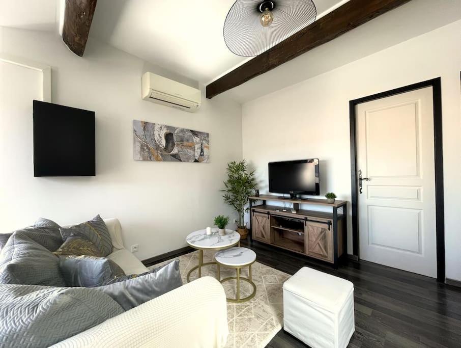 Charme Urbain Sous Les Toits-Terrasse/Clim/Parking Apartment Beziers Bagian luar foto