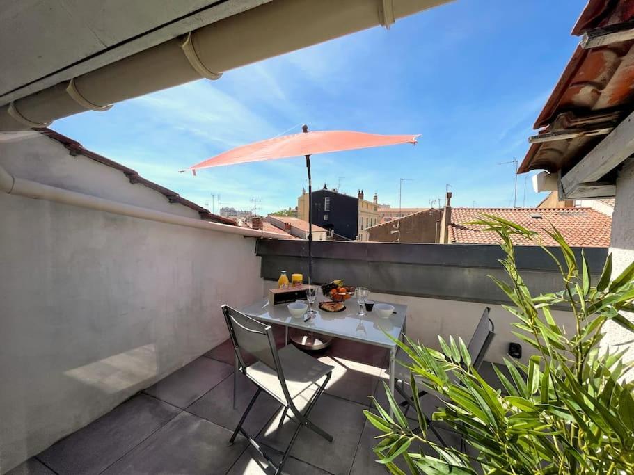 Charme Urbain Sous Les Toits-Terrasse/Clim/Parking Apartment Beziers Bagian luar foto